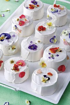 there are many small cakes with flowers on them