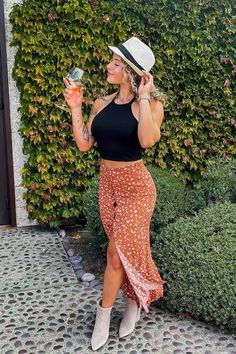 Planning a winery outing? Find the perfect casual or elegant wine tasting outfit for your trip to a vineyard, Napa and more. Explore our selection of chic pieces that are both stylish and comfortable. Bachelorette Winery Outfit, Winery Outfit, Outfit Ideas For Spring, Autumn Wine