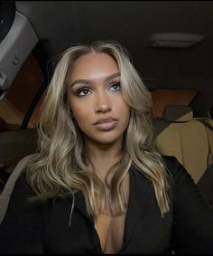 Platinum Blonde Balayage Black Women, Light Hair On Olive Skin, Rich Housewife Aesthetic Black, Ashy Blonde Hair Black Women, Caramel Blonde Hair On Black Women, Short Blonde Hairstyles For Black Women, Blonde Hair On Light Skin Black Women, Savannah James Hair, Blonde Sew In