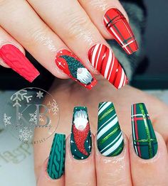 Red and Green Nails for Christmas Nails Acrylic For Christmas, Green Nails Acrylic Christmas, Green Nails For Christmas, Red And Green Christmas Nails, Red And Green Nails, Green Nails Acrylic, Navidad Nails, Nails Acrylic Christmas, Christmas Nail Designs Holiday