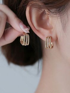 Ear Tops Design, Small Gold Earrings Indian, Ear Ring Design, Earrings Gold Indian, Facts About China, Earrings Small Hoop, Unique Gold Jewelry Designs, Necklace Styles, Gold Round Earrings