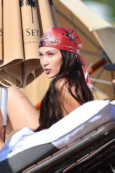 Bella Hadid Hair, Model Tips, Bella Hadid Outfits, Bella Hadid Style, Hadid Style, Red Bandana