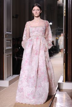 Valentino Couture 2015, Michael Cinco, Kebaya Brokat, Kids Choice Awards, Ellie Saab, Miroslava Duma