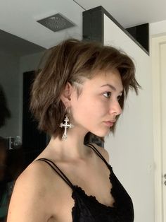 Secret Undercut For Women, One Shaved Side Hairstyles, Hairstyles For Side Shaved Hair, Shaggy Short Hair Shaved Sides, Shaved Sides Hairstyles Short, Sides Of Hair Shaved, Womens Undercut Hairstyles, Short Side Shaved Hair