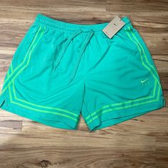 Women’s Nike Basketball Shorts. . Xl New With Tags. Basketball Shorts Outfit Women Style, Basketball Shorts Outfit, Womens Basketball Shorts, Western Fits, Nike Basketball Shorts, Shorts Outfits Women, Shorts Nike, Gameday Outfit, Nike Green