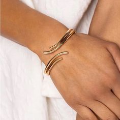 Beautiful Gold Cuff Featuring A Hinged Closures. Please Ask Any Questions Prior To Purchasing Gold Cuffs, Womens Jewelry Bracelets, The Golden, Cuff, Women Jewelry, Gold, Women Shopping, Color