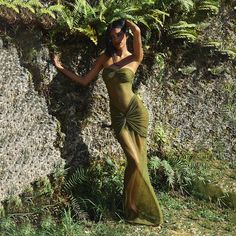 Strapless Ruched Sparkly Maxi Dress Green - Luxe Maxi Dresses and Luxe Party Dresses Prom Gown Elegant, Fancy Wardrobe, Debut Dress, Sparkly Maxi Dress, Mirror Palais, Jungle Juice, Long Dresses Elegant, Ester Exposito, Gown Elegant