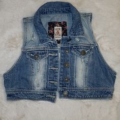 Decree Cropped Denim Vest, Size M Cropped Denim Vest, Crop Denim Vest, Country Style Outfits, Cropped Denim, Style Outfits, Denim Vest, Country Style, Color Blue, Jackets For Women