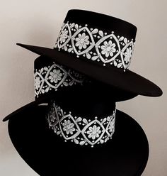 Mexico Outfits Rancho, Fashion Dresses Formal, Black Cowgirl, Handmade Hats, Pretty Hats, Suede Hat, Types Of Hats, Women Hats Fashion, Hat Ideas