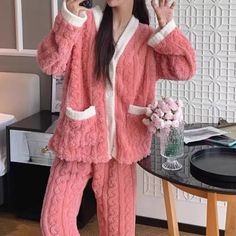 2Pcs/Set Women Autumn And Winter NewLong-Sleeved Cute Sweet flannel Pajamas Young girls Solid Coral Girls, Winter Pajamas Women, Winter Sleepwear, Sleepwear Women Pajamas, Flat Pant, Velvet Suit, Winter Pajamas, Fleece Pajamas, Pant Length