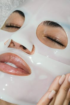 This moisturizing collagen gel mask helps hydrate, repair, and rejuvenate dry skin. Marine collagen and hyaluronic acid are blended with avocado and all-natural ingredients to increase moisture and restore dehydrated cells - leaving skin looking refreshed, plump and glowing. - Hydrates and moisturizes skin - Restores dehydrated cells - Minimizes signs of aging - Reduces the appearance of fine lines and wrinkles - Adds vitamins and moisture for an all-natural glow Clean Blackheads, Radiant Beauty, Brown Spots Removal, Collagen Mask, Combination Skin Type, Gel Mask, Marine Collagen, Winter Skin, Skin Clinic