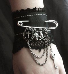 Tattoo Diy, Gothic Clothes, Goth Jewelry, Rock Punk, Estilo Punk, Goth Aesthetic, Punk Goth, Gothic Outfits