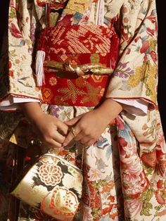 size: 24x18in Photographic Print: Kimono and Handbag, Traditional Dress, Japan : Travel Kamal Kadai, Kimono Traditional, Embroidery Kimono, Traditional Japanese Kimono, Kimono Japan, Traditional Kimono, Kimono Pattern, Japan Culture, Japan Aesthetic