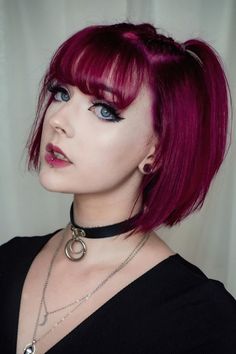 Hair Dye Box Colors, Dark Pink Hair With Bangs, Red Hair For Pale Skin And Blue Eyes, Dark Red Short Hair With Bangs, Short Dark Pink Hair, Unique Hair Dye Ideas For Short Hair, Dyed Short Hair Ideas, Hot Pink Short Hair, Cool Dyed Hair Ideas Short