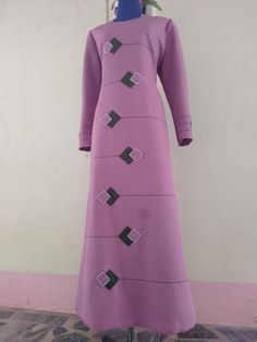 Gamis Simple, Abaya Designs, Sewing Design, Muslimah Fashion, Abayas Fashion, Embroidery Fashion, Hijab Fashion, High Neck Dress, Long Sleeve Dress