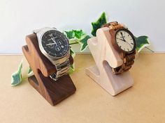 km-103_腕時計スタンドof加藤木工株式会社 Wooden Phone Holder, Workbench Plans Diy, Watch Stand, Watch Holder, Cnc Wood, Scrap Wood Projects, Cnc Projects, Watch Display, Watch Box