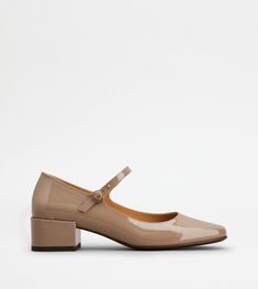 Mary Jane pumps with feminine and elegant allure in calfskin leather. Characterized by a buttoned strap and Tod's monogram, they come with a leather outsole. Heeled Mary Janes, Beige Shoe, Brown Mary Janes, Mary Jane Pumps, Brown Heels, Beige Shoes, Mary Jane Heels, Patent Leather Pumps, Ballet Flat Shoes