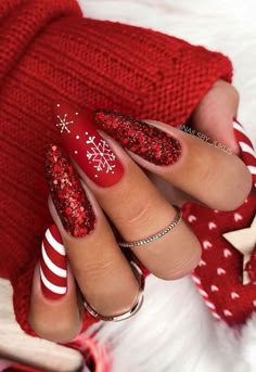 2. Snowflake and Red Christmas Nail Set Where will you be this Christmas? Have you decked out your home yet? Christmas outfits ready? The... White Christmas Nails, Kutek Disney, Holiday Nail Designs, Cute Christmas Nails, Colorful Nails, Her Nails