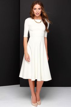 This is perfect! This is totally perfect for a getaway dress! // Having a Shindig Ivory Midi Dress at Lulus.com! Ivory Midi Dress, Elegant Summer Dresses, Solid Midi Dress, Gaun Fashion, Backless Prom Dresses, Ivory Dresses, Midi Cocktail Dress, Midi Dress With Sleeves, White Midi Dress