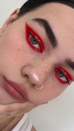 Editorial Make-up, Red Eye Makeup, Rainbow Makeup, Make Up Videos, Smink Inspiration, Red Makeup, Makijaż Smokey Eye, Edgy Makeup, Makeup Eye Looks