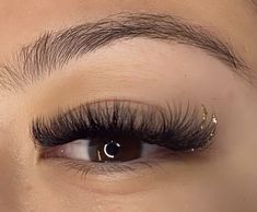 Lash Extensions Styles With Glitter, Lashes With Sparkles, Gold Glitter Lash Extensions, Eyelash Extensions Glitter, Gold Lash Extensions, Glitter Lashes Extensions, Eyelash Extensions With Glitter, Lash Extensions With Glitter, Lashes With Glitter