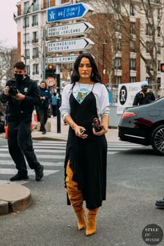 2022 Street Style, Mode Turban, Autumn Look, High Street Fashion, Looks Street Style, Amina Muaddi, Fall 2022, Mode Inspo, 가을 패션