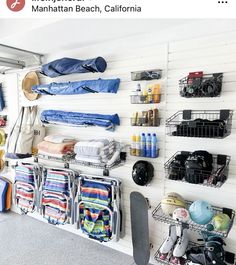 𝒫𝒾𝓃: 𝑔𝑜𝓁𝒹𝓈𝒽𝑜𝓇𝓉𝓎 💌 Diy Garage Organization, Diy Garage Gym, Garage Organisation, Diy Garage Door, Garage Remodel