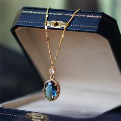 Vintage Necklace Pendant, Unique Necklaces Pendant, Sapphire Necklace Aesthetic, Gold And Sapphire Necklace, Blue Clavicle Chain Necklace For Wedding, Vintage Diamond Pendant, Tear Drop Necklaces, Luxury Elegant Oval Pendant Jewelry, Vintage Sapphire Necklace