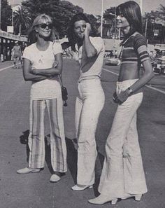 Francoise Hardy, Mode Hippie, Outfit Trends, 1970s Fashion, Bell Bottom Pants, 1960s Fashion, Moda Vintage, 60s Fashion