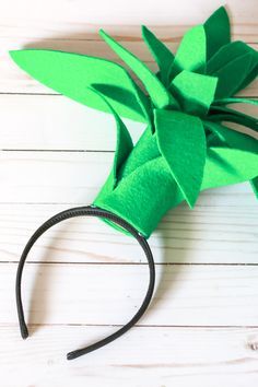 a paper pineapple headband with leaves on it