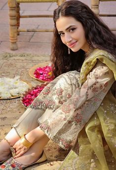 Sana Javed Dress, Holud Outfit, Pakistani Casual Dresses, Feroz Khan, Asim Jofa, Beautiful Pakistani Dresses, Anarkali Dress