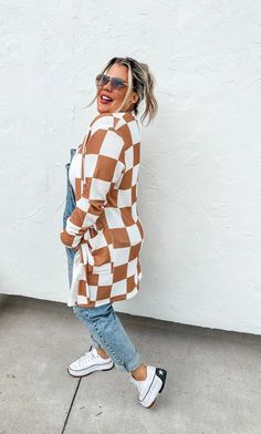 Our most popular thumbhole popcorn cardigan is back in A PRINTED CHECKERED PATTERN that is sure to be a hit with your customers! BLAKELEY is a size 16/18 wearing Plus Size FIT: RELAXED FABRIC: 77% POLY, 22% RAYON, 1% SPAN SIZING: XS (petite): 0-2 OS: 4-12 PLUS OS: 14/22 MEASUREMENTS: Petite Arm Length (from shoulder)- 22” Petite Length- 32” OS Arm Length- 22.5” OS Length -33” Plus OS Arm Length-23.5” Plus OS Length- 34.5” Checkered Cardigan, Plus Size Fall, Checker Print, Patterned Cardigans, Plus Size Fits, Lounge Dress, Checkered Pattern, Apparel Design, Popcorn