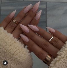 Pointy Nails Designs Summer, Pointy Almond French Tip, Bubble Bath Stilleto Nails, Almond Stiletto Nails Short, Small Stiletto Nails, Short Pointy Nails Stilettos, Cute Stilleto Nails, Neutral Stiletto Nails, Winter Nails Almond Shape