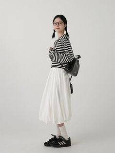 Discover effortless elegance with our High-Waisted Balloon Midi Skirt with Pockets, a timeless addition to any wardrobe. Crafted from 100% premium cotton, this skirt offers a comfortable and breathable fabric that's perfect for any season. The high-waisted A-line cut, complemented by a double-layered balloon hem, creates a sophisticated silhouette that enhances any figure. Practical side pockets add a touch of convenience, while the elastic waistband ensures a comfortable fit without compromisin White Cotton Pleated Maxi Skirt, Casual Cotton Maxi Skirt For Daywear, Casual White Long Pleated Skirt, White Cotton Maxi Skirt With Gathered Detail, White Cotton Voluminous Maxi Skirt, White Cotton Gathered Maxi Skirt, Classic Cotton Lined Skirt Bottoms, Classic Cotton Pleated Lined Skirt, Classic Cotton Pleated Skirt For Spring