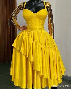 Casual Outfits For Ladies, Smart Casual Women Outfits, Outfits For Ladies, Classy Short Dresses, Classy Gowns, Chic Dress Classy, Short African Dresses, Simple Gowns, African Wear Dresses