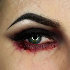 eye makeup 1 Maquillage Halloween Simple, Halloween Eye Makeup, Amazing Halloween Makeup, Special Fx Makeup, Halloween Makeup Scary