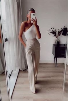 Nye Chill Outfit, Orlando Going Out Outfits, Stylish Outfits For Spring 2023, Classy Outfits Spring Summer, Wedding Guest Outfit Summer Italy, Women’s Outfits With Ballet Flats, Classy Summer Going Out Outfits, Day Time Date Outfit Winter, Rehearsal Dinner Dress For Bridesmaid Summer