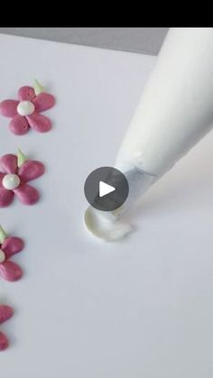 a video demonstrating how to make flowers out of fondant