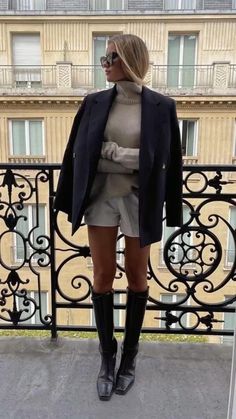 Parisian Chic Outfit   Chic outfits, Parisian outfits, black blazer, black tailored shorts, black boots   #chicoutfits #chicstyle #parisianoutfits #blackblazer #effortlesslychic #classystyle #timelesswardrobe Cold Outfit, Fall Ball, Estilo Indie, Earthy Outfits, Chique Outfits, Autumn Dress, Influencers Fashion, Winter Mode