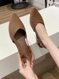 Pretty Sandals, Fashion Shoes Heels, Business Casual Shoes, Shoes Heels Classy, Classy Shoes, Heels Classy, Fancy Shoes, Womens Summer Shoes, Girly Shoes