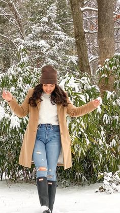 Winter Outfits For Mountain Trip, Winter Mountain Outfits For Women, Outfits To Wear In Darjeeling, Outfit For Manali Trip, Snow Outfit Ideas For Women, Winter Outfits For Manali Trip Women, Dresses For Manali Trip, Outfits To Wear In Kashmir Trip, Clothes To Wear In Kashmir