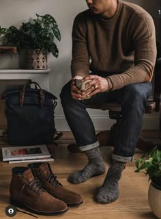 Brown Boots Outfit Men, Coffee Saturday, Brown Desert Boots, Dark Blue Jeans Outfit, Blue Jeans Outfit, Men's Capsule Wardrobe, Sweater Outfits Men, Boots Outfit Men, Jeans Outfit Men