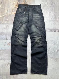 G-Star Raw 00's Scuba 5620 Loose Fit Jeans Size: 26 Waist: 13.39in/34cm Inseam: 28.74in/73cm Leg Opening: 8.66in/22cm Front Rise: 11.22in/28.5cm Thigh: 10.83in/27.5cm Condition: 9/10; Used, has signs of wear. Please check all photos. Delivery worldwide with tracking. Dispatch within 24 hours after payment. And it usually takes 7-21 business days. G Star Raw Jeans, Raw Jeans, Loose Fit Jeans, G Star Raw, Fit Jeans, Jeans Fit, Halloween Shopping, Gender Neutral, Jeans Size