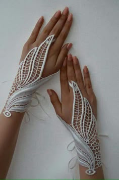 Paint silver, and you have elven gauntlets. Ivory Gloves, Elegance Wedding, Gloves Fingerless, Beige Wedding, Wedding Gloves, Bridal Gloves, Lace Cuffs, Lace Gloves, Beach Weddings