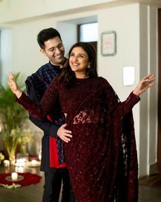 Couple Photo Poses, Photo Poses Ideas, Red Saree Wedding, Chinese Fancy Dress, Reception Outfits, Simple Saree Designs, Celebrity Casual Outfits, Simple Kurta Designs, Fancy Sarees Party Wear