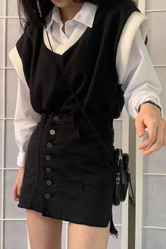 Outfits With Vest, Rok Outfit, Mode Ulzzang, Outfit Autumn, Outfit Halloween, Academia Fashion, Outfit Jeans, Korean Girl Fashion, Inspo Outfit