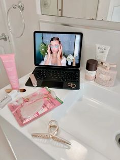 Skin care routine with Hailey Bieber_ - Handy Home Hailey Bieber Aesthetic Skincare, Hailey Bieber Beauty Secrets, Hailey Bieber Vogue Beauty Secrets, Hailey Beiber Skincare, Watching Vogue Beauty Secrets Aesthetic, Hailey Bieber Skin Care, Hailey Bieber Skincare, Secrets Aesthetic, Hailey Bieber Aesthetic