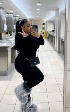 Poconos Outfit Winter, Winter Outfit Black Women, Chill Winter Outfit, Winter Outfit Black, Girls Therapy, Parent Dr, Cute Highschool Outfits, Outfit Black Women, Airport Fits