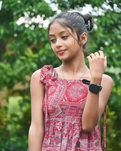 Vn Editing, Graceful Poses, Simple Frock Design, Simple Frocks, Bollywood Hairstyles, Indian Photoshoot, Best Pose For Photoshoot, Pose Style