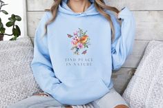 Botanical Bird Hoodie - Peace in Nature Hoodie - Nature Hoodie Bird - Bird Shirt - Bird Sweatshirt with Flowers - Unisex Hooded Sweatshirt Cottagecore Sweatshirt, Garden Lover Gifts, Floral Hoodie